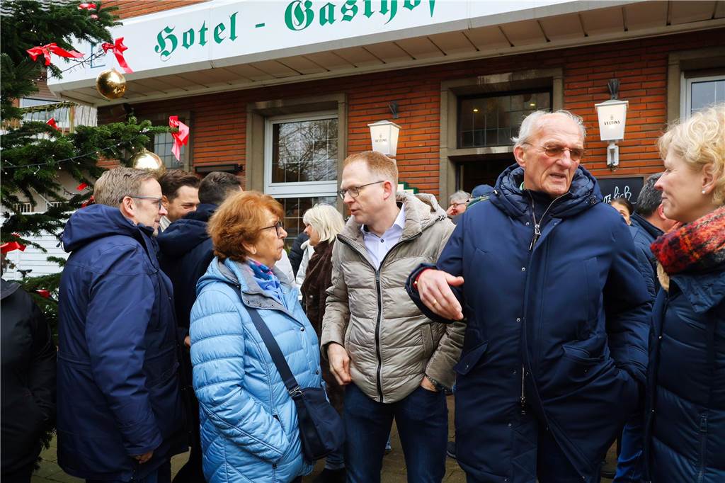Impressionen vom Spatenstich für das HUB in Raesfeld-Erle. Das HUB soll künftig als Ort der Begegnung, Innovation und Gemeinschaft dienen.
