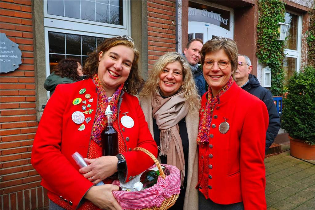 Impressionen vom Spatenstich für das HUB in Raesfeld-Erle. Das HUB soll künftig als Ort der Begegnung, Innovation und Gemeinschaft dienen.