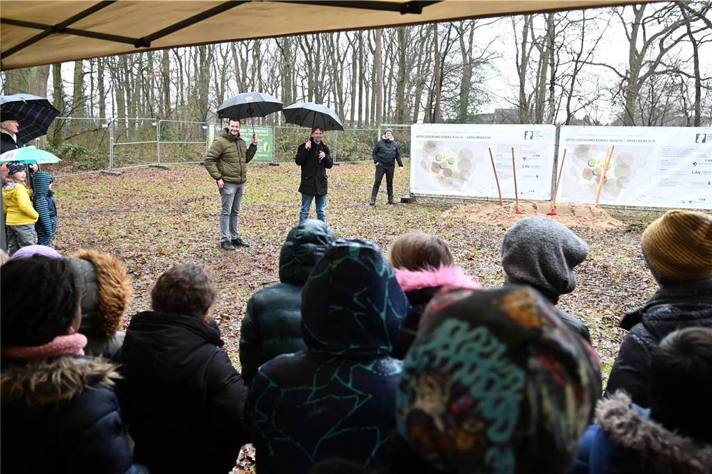 Impressionen vom Spatenstich für den Spielplatz im Forks Busch