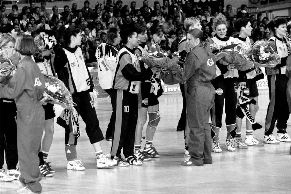 Impressionen vom Spiel der BVB-Handballerinnen 1997 gegen Ljubljana.