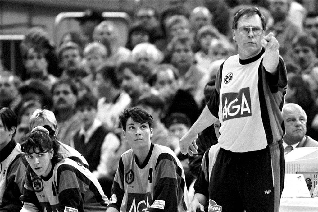 Legendäres BVB-Handball-Team siegte vor Rekordkulisse: Prägende Spielerin erinnert sich zurück Impressionen vom Spiel der BVB-Handballerinnen 1997 gegen Ljubljana.