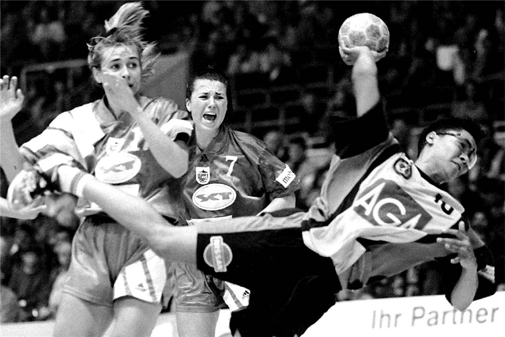 Impressionen vom Spiel der BVB-Handballerinnen 1997 gegen Ljubljana.