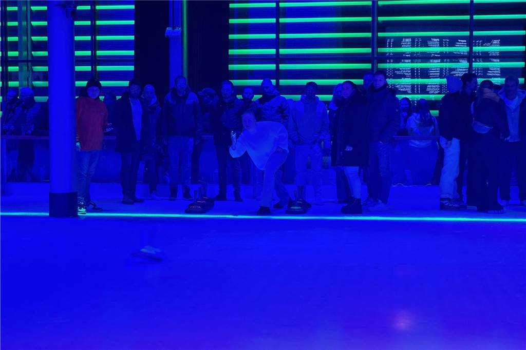Viele Fotos: Eisstockturnier bei Tobit elektrisiert Teams und Zuschauer x