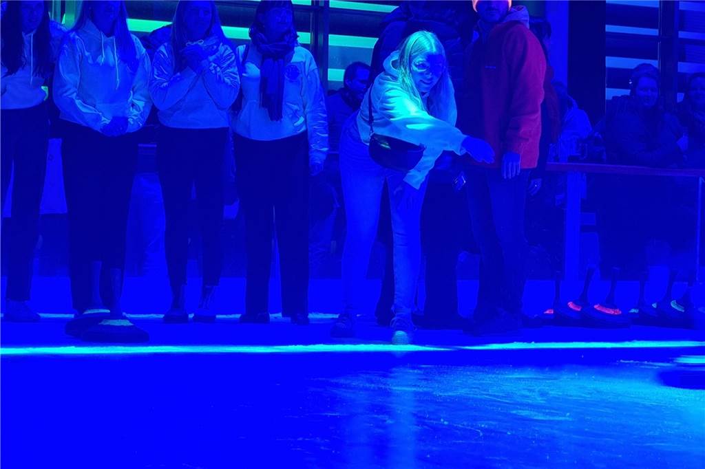 Viele Fotos: Eisstockturnier bei Tobit elektrisiert Teams und Zuschauer x