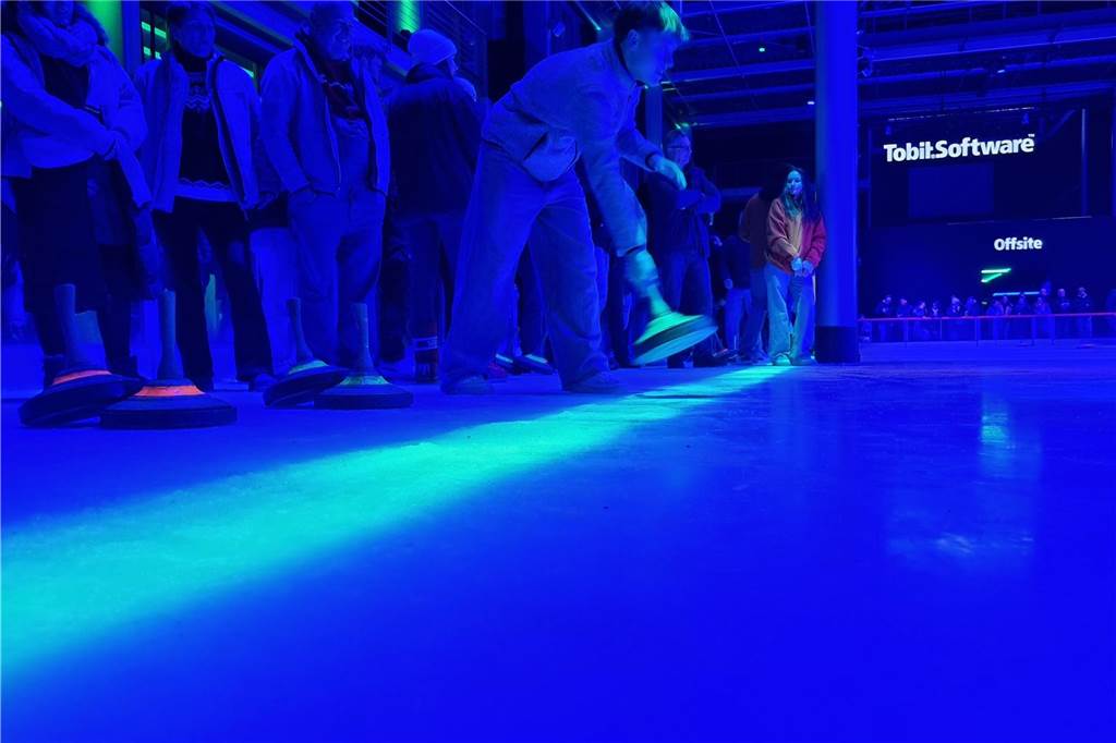 Viele Fotos: Eisstockturnier bei Tobit elektrisiert Teams und Zuschauer #