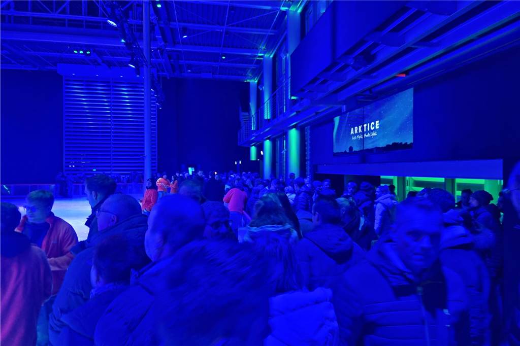 Viele Fotos: Eisstockturnier bei Tobit elektrisiert Teams und Zuschauer x