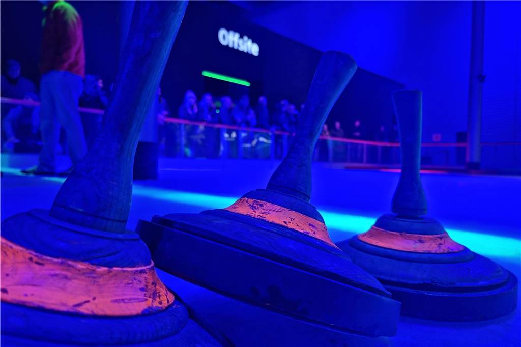 Viele Fotos: Eisstockturnier bei Tobit elektrisiert Teams und Zuschauer x