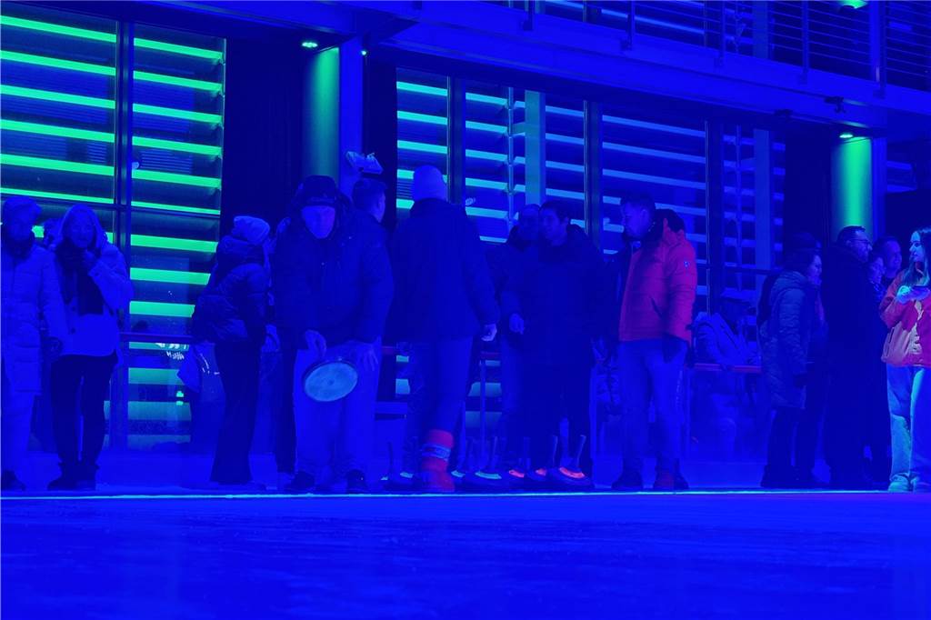 Viele Fotos: Eisstockturnier bei Tobit elektrisiert Teams und Zuschauer #