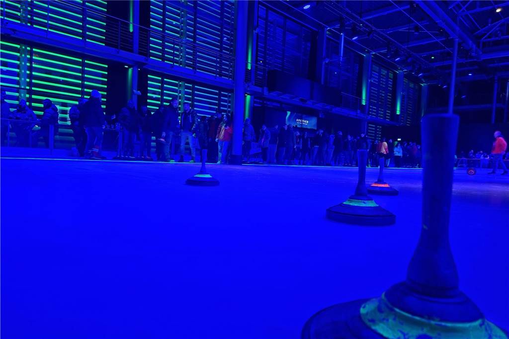 Viele Fotos: Eisstockturnier bei Tobit elektrisiert Teams und Zuschauer x