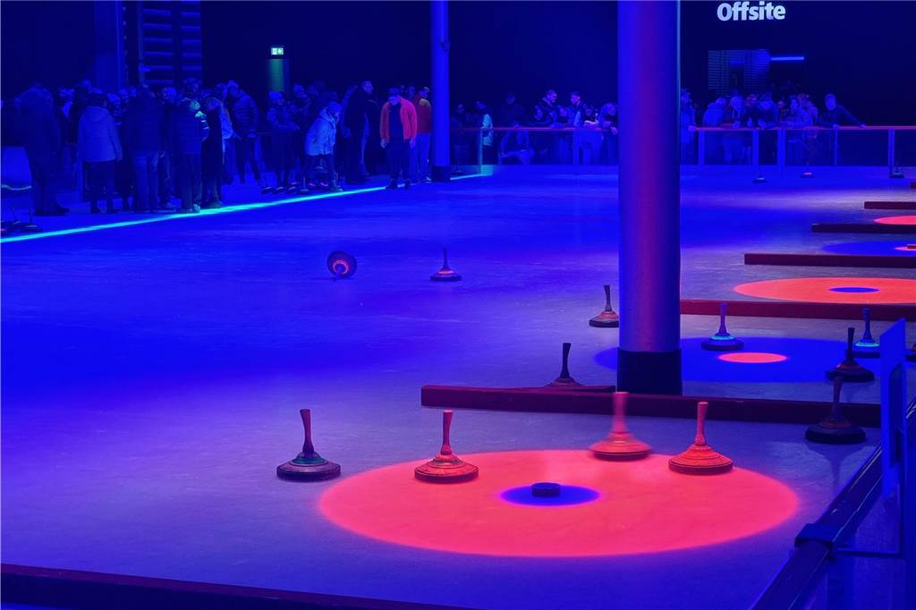 Viele Fotos: Eisstockturnier bei Tobit elektrisiert Teams und Zuschauer x