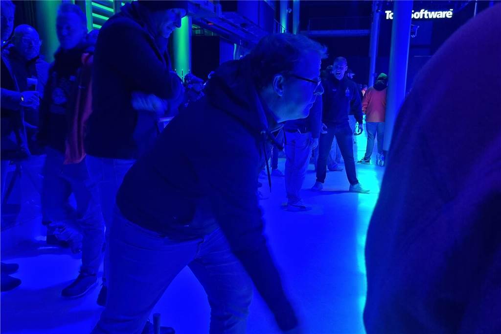Viele Fotos: Eisstockturnier bei Tobit elektrisiert Teams und Zuschauer x