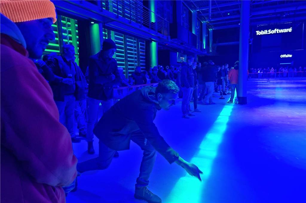 Viele Fotos: Eisstockturnier bei Tobit elektrisiert Teams und Zuschauer x