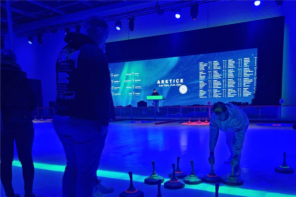 Viele Fotos: Eisstockturnier bei Tobit elektrisiert Teams und Zuschauer x