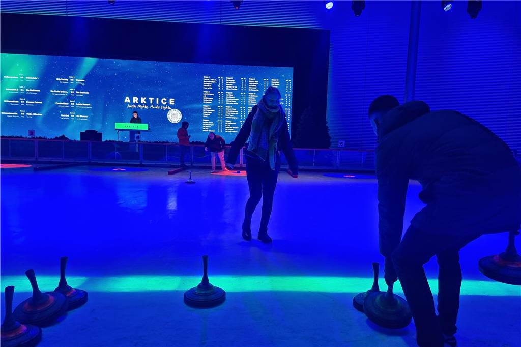 Viele Fotos: Eisstockturnier bei Tobit elektrisiert Teams und Zuschauer x