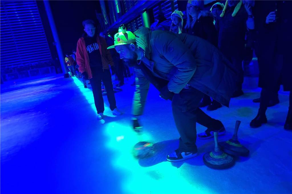 Viele Fotos: Eisstockturnier bei Tobit elektrisiert Teams und Zuschauer x