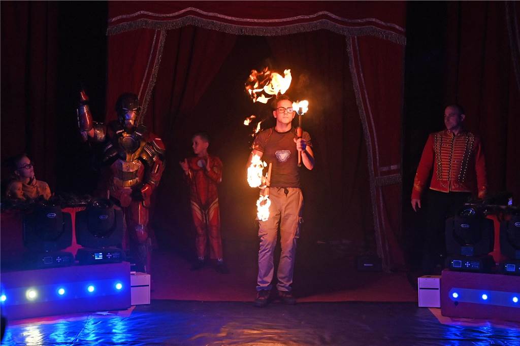 Impressionen von der Premiere des Dorstener Weihnachtscircus'