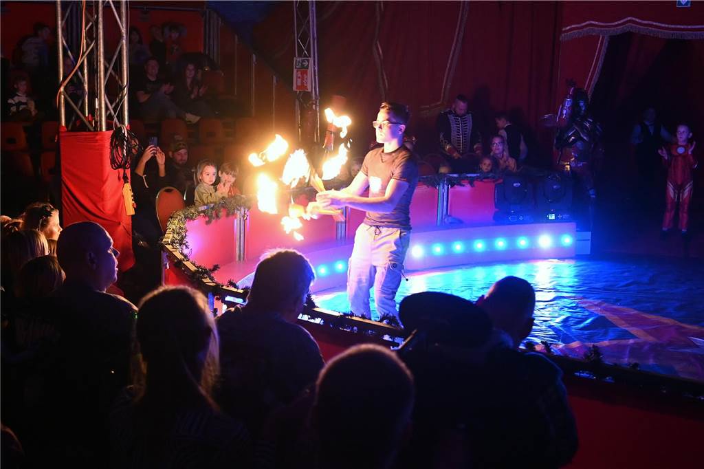 Impressionen von der Premiere des Dorstener Weihnachtscircus'