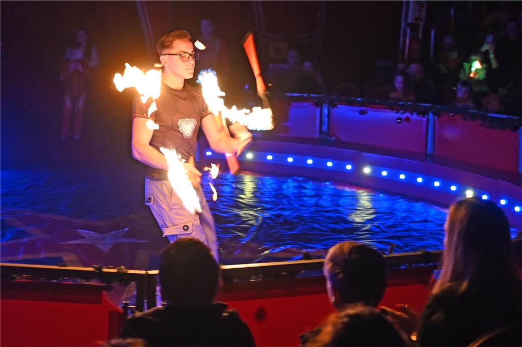 Impressionen von der Premiere des Dorstener Weihnachtscircus'