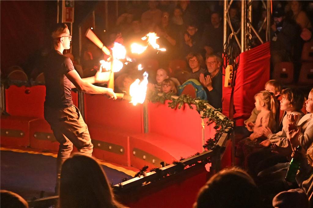 Impressionen von der Premiere des Dorstener Weihnachtscircus'