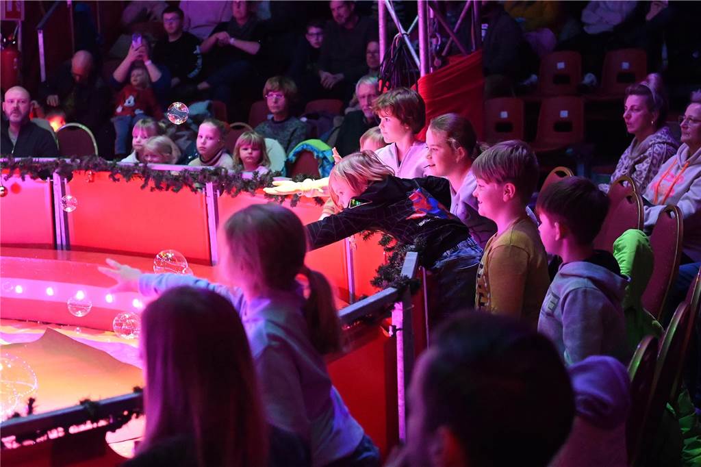 Impressionen von der Premiere des Dorstener Weihnachtscircus'