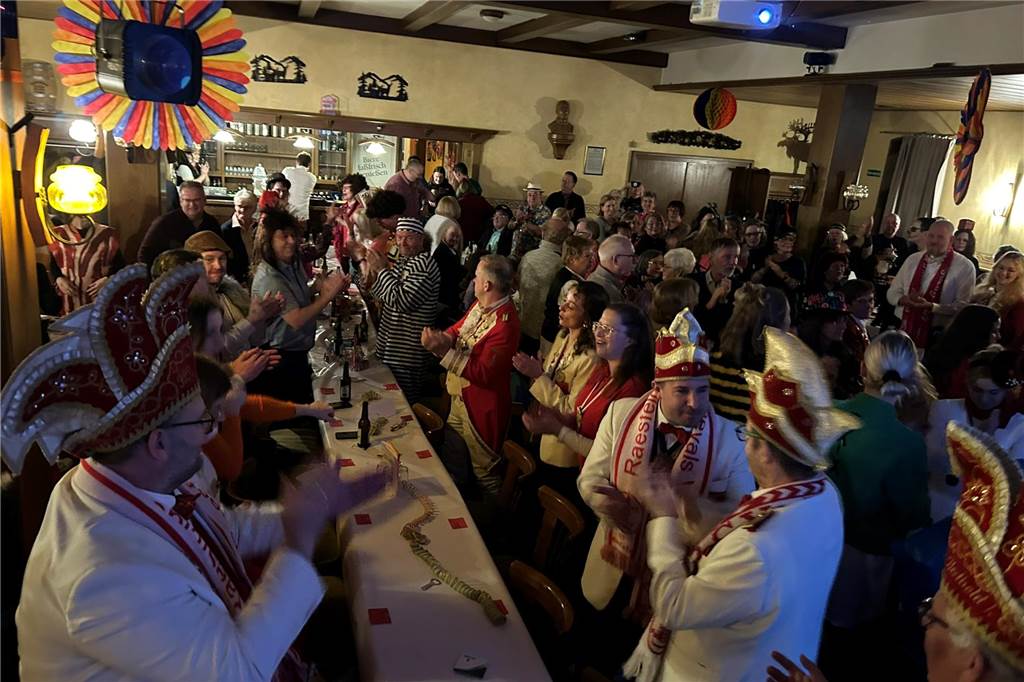 Impressionen der Auftaktveranstaltung beim EAV Karneval in der Gaststätte von Arno Brömmel in Erle.