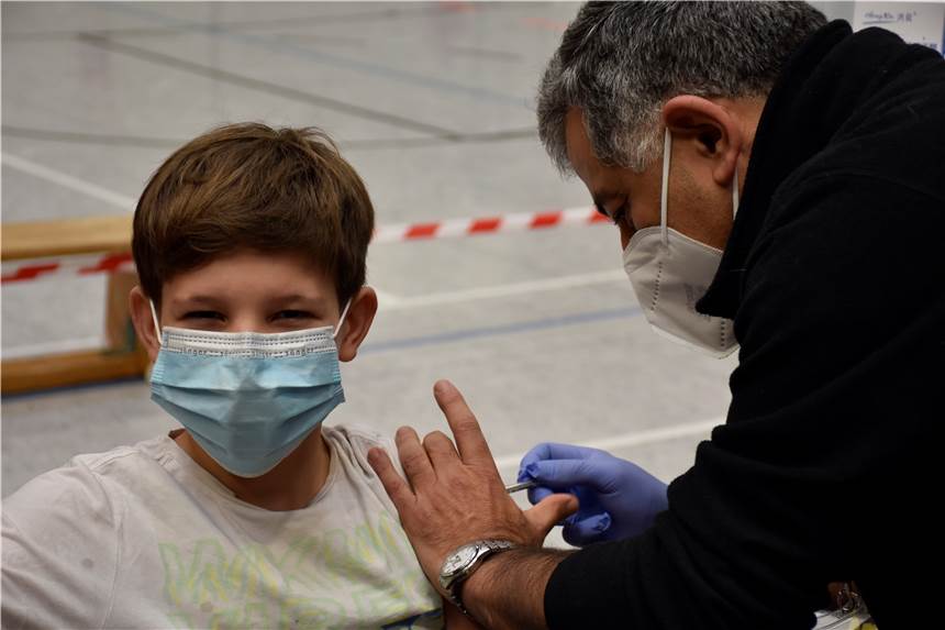 Impf-Termine für Kinder am Donnerstag, 30. Dezember, sind freigeschaltet In Ahaus holte sich auch Tom aus Vreden eine Impfung ab. Weitere Impf-Termine speziell für Kinder bietet der Kreis Borken jetzt an.
