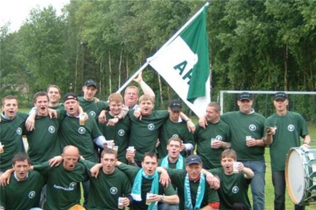 Seit 40 Jahren als Trainer auf den Plätzen: Tore, Punkte und ein paar verrückte Wetten In Ahle erlangte der Coach Kultstatus.