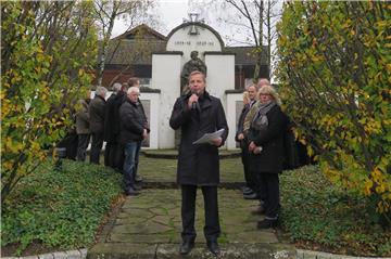 In Altschermbeck gedachte Bürgermeister Mike Rexforth am gestrigen Volkstrauertag der Opfer von Kriegen und Gewalt.