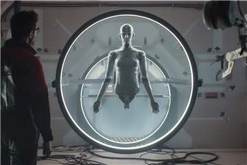 In „Archive“ möchte ein Roboter zum Menschen werden. Auch als DVD erhältlich.
