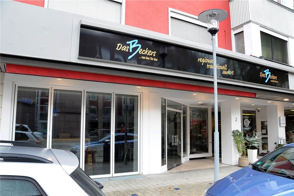 Ehrliche Kundin verzichtet auf den Finderlohn – und denkt stattdessen an andere In Bäcker Beckers Bistro „Das Beckers“ an der unteren Bahnhofstraße hatte sich der Irrtum mit der Brötchentüte in der vergangenen Woche ereignet.