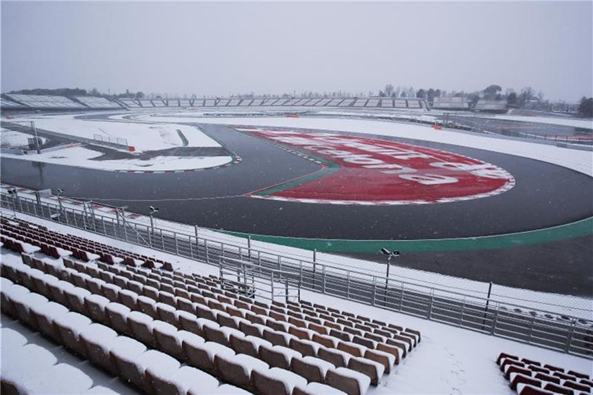 Schneemann statt Piloten: Tests leiden unter Winterwetter In Barcelona liegt Schnee. Foto: Eric Alonso/ZUMA Wire