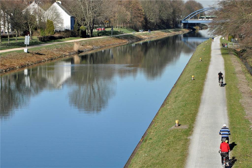 In Becklem wohnt man grün. Der Kanal ist nicht weit, an dem man herrlich Rad fahren kann.