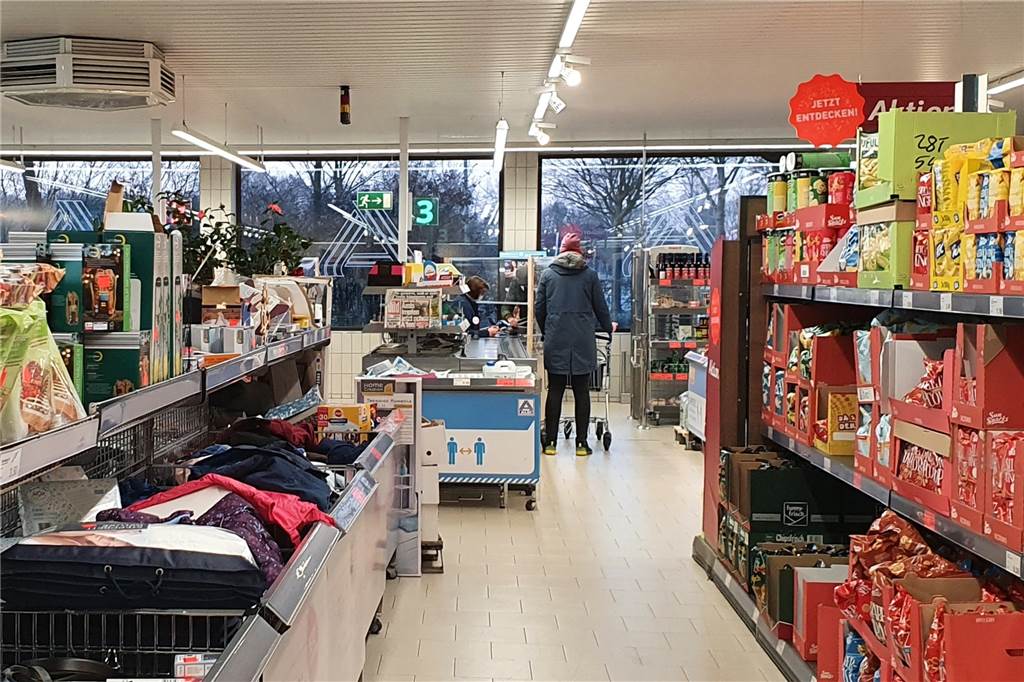 Corona-Schnelltests bei Aldi: In Ahaus in wenigen Minuten ausverkauft In beiden Ahauer Aldi-Filialen waren am Samstagmorgen nur sehr wenige Kunden unterwegs.