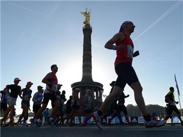 In Berlin sind die Marathonläufer unterwegs. Foto: Rainer Jensen