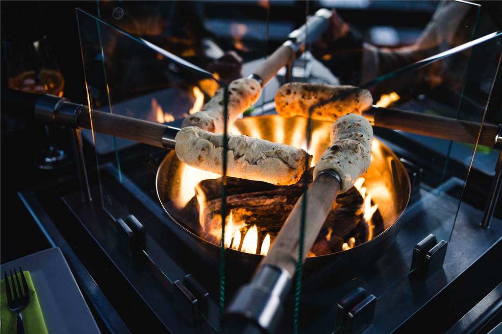 Wenn der Urlaub ins Wasser fällt: Ausflugstipps für Halterner Familien In Bochum gibt es ein Stockbrot-Restaurant. Dort gibt es "Knüppelkniften" mit allerlei Füllung zum Selbergrillen.