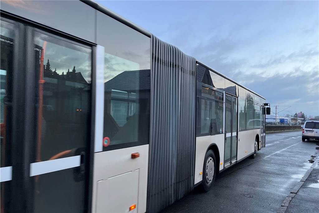 Schienenersatzverkehr nach Brackel: Fahrer beweist Nervenstärke In Brackel macht sich der Schienenersatzverkehr-Bus sogleich auf den Rpckweg nach Dorstfeld