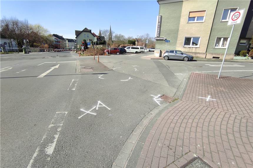 Beim Abbiegen in Castrop-Rauxel: Zwei Verkehrsunfälle mit Radfahrern In Castrop-Rauxel sind am Freitag (11.3.) zwei Radfahrer verunglückt, einer von ihnen an der Dortmunder Straße/Goldschmiedingstraße.