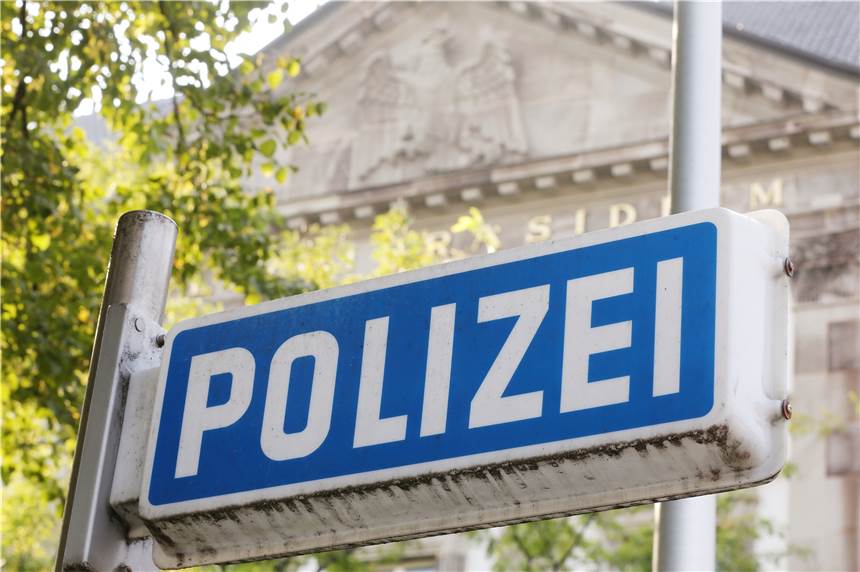Anwalt von Polizist hebt „normale Inhalte“ im Chat hervor - Kritik an Polizei In Chatgruppen der Polizei NRW wurden rechtsextreme Inhalte geteilt.