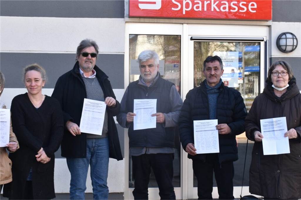 Nach Unterschriften für Geldautomaten: Sparkasse nähert sich Lösung In Deininghausen kamen Hunderte Unterschriften für den Erhalt des Geldautomaten zusammen.