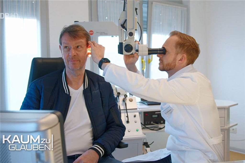 Promi-Rateteam von „Kaum zu glauben“ hatte bei Diskallicos Geheimnis keine Chance In dem Einspielfilm gab es auch eine Szene mit Karl Jehles HNO-Arzt Dr. Alexander Bernhardt.