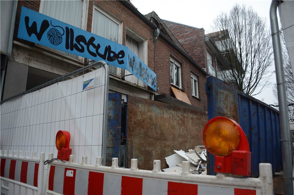In dem Gebäude finden bereits Entkernungsarbeiten statt.