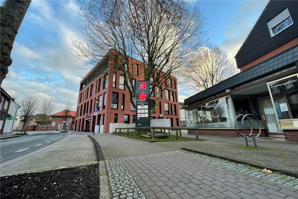 In dem Gesundheitshaus ist heute unter anderem die Altstadt-Apotheke, mehrere Praxen und eine Senioren-WG.