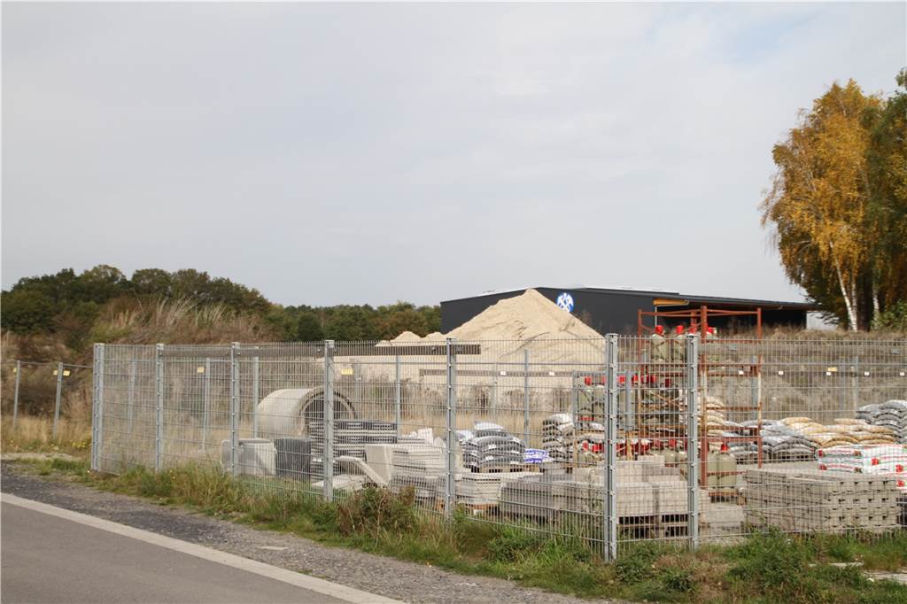 Firmen starten auf Ex-Hülsta-Fläche: „Schönster Arbeitsplatz“ ist aber nebenan In dem neuen Gewerbegebiet gibt es noch einige unbebaute Flächen.