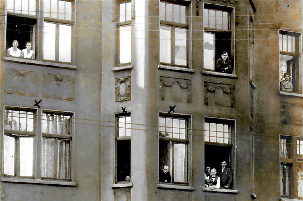 Metzgerei Pötter: Erinnerungen an den Ururopa und den Fleischwurstpokal In dem schmalen Haus Evinger Straße 272 (hier etwa 1912/13) lebten 48 Kinder