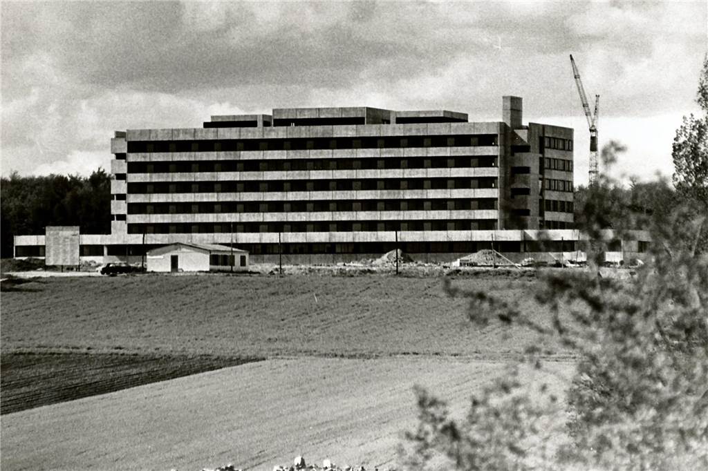 Vom Heilig-Geist-Hospital bis zum Christophorus-Krankenhaus In den 1970er Jahren entstand der Neubau des Christophorus-Krankenhauses am Stadtwald.
