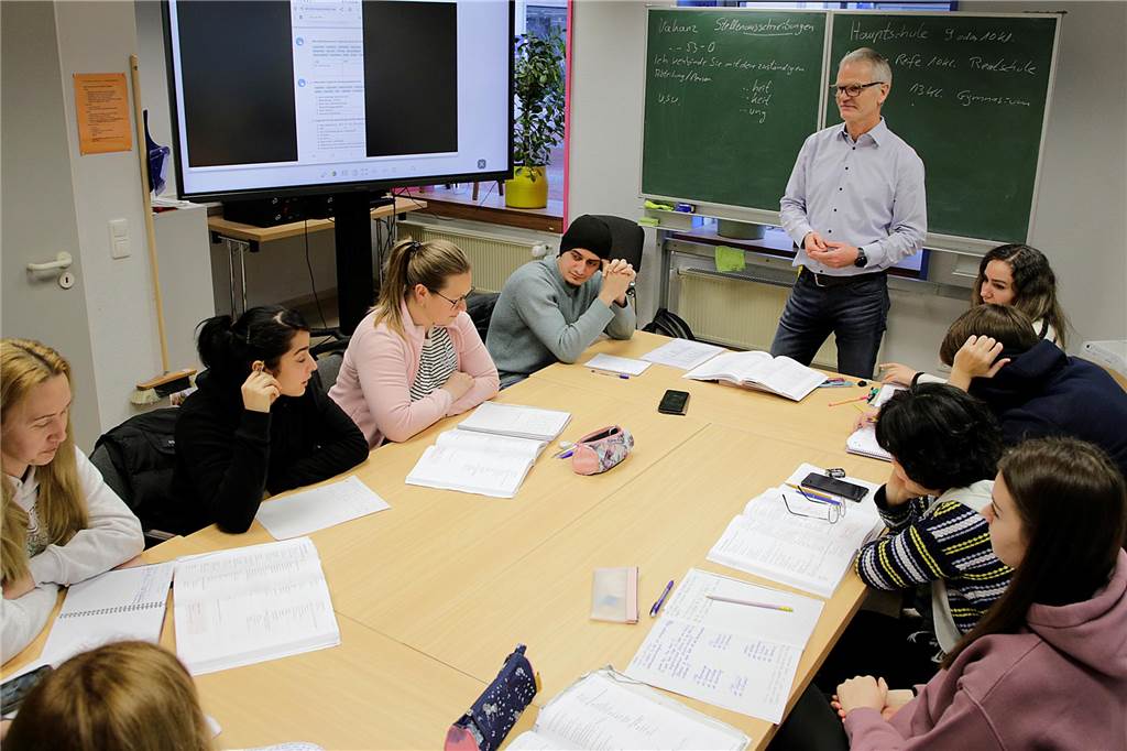 Sprache als Schlüssel zur Integration: „Krieg hat meinen Traum zerstört“ Deutschkurs im Vitushaus.