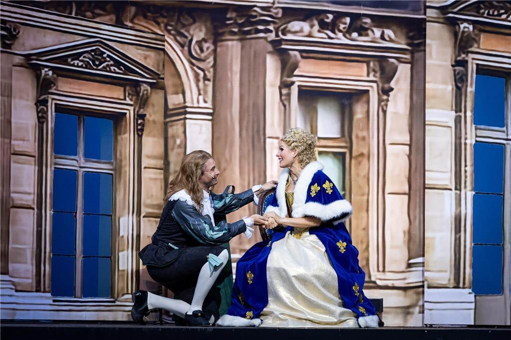 1648 - Florian Albers schreibt Musical über den 30-jährigen Krieg In den drei Musketieren speilt Florian Albers in Tecklenburg den Herzog von Buckingham.