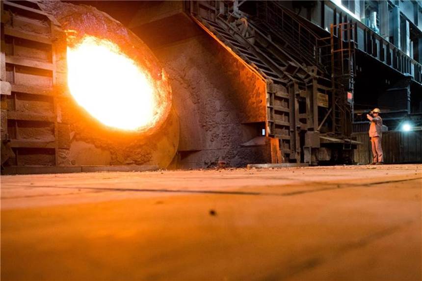 Salzgitter profitiert von Flachstahl-Geschäft In den ersten sechs Monaten profitierte Salzgitter vom florierenden Geschäft mit dünnen Flachstahl-Platten in Europa. Foto: Julian Stratenschulte