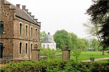In den Garten des Hauses Opherdicke würde ein Skulpturenpark wunderbar hinein passen.