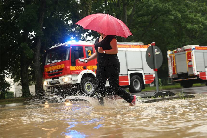 DWD warnt erneut vor Starkregen in NRW - Gewittergefahr in westdeutschen Katastrophengebieten In den Gebieten, die bereits stark vom Hochwasser betroffen waren, drohen erneut Starkregen und Gewitter.